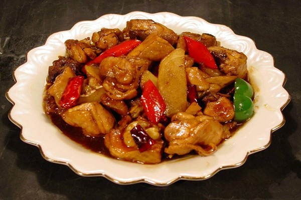 家庭版简单鸡公煲做法,过年就是要吃鸡(图1) 家庭版简单鸡公煲做法,过年就是要吃鸡(图1)