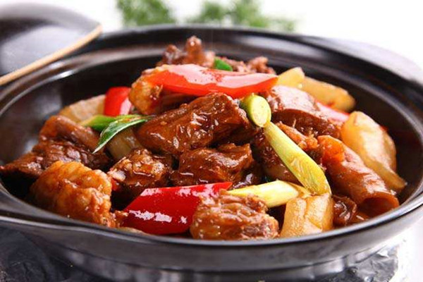 辣不哆鸡公煲加盟费是多少？按年算，还是一次性付清？(图1)