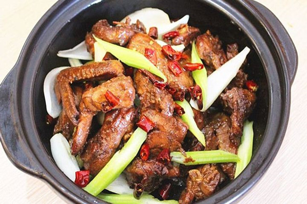 鸡公煲加盟是否过时?这些问题会导致你开店失败(图1) 鸡公煲加盟是否过时?这些问题会导致你开店失败(图1)