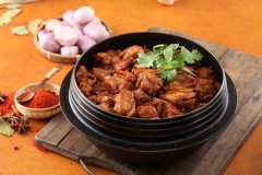 鸡公煲用的什么鸡肉？是土鸡？还是三黄鸡？