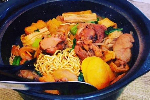 辣不哆鸡公煲加盟优势